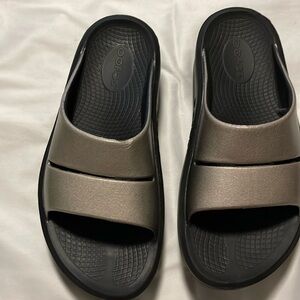 OOFOS Womens OOmega OOahh Luxe Sandal 8 Latte Athletic Recovery Slide Running